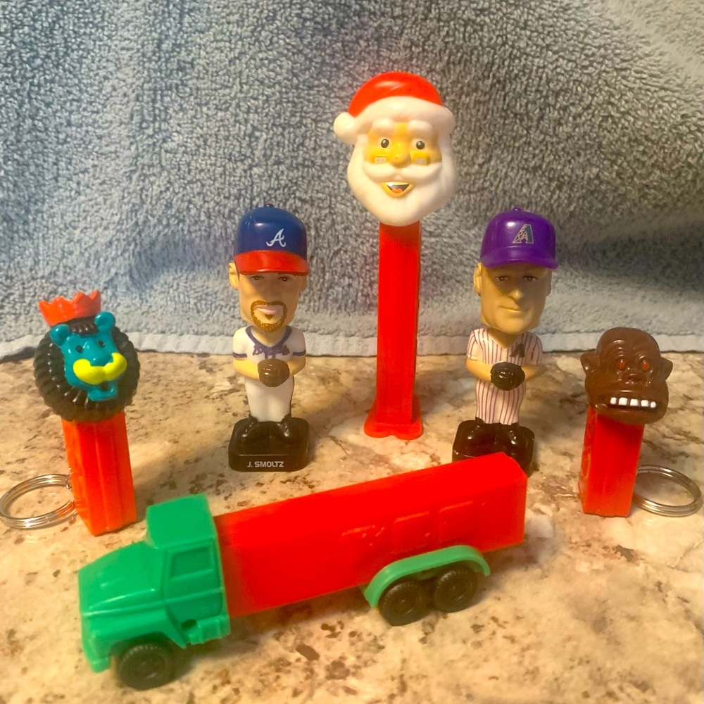 6 vintage PEZ Dispenser